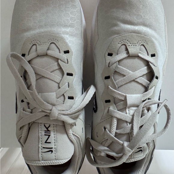 Nike Women's Legend Essential 2 Training Shoes - Picture 5 of 8